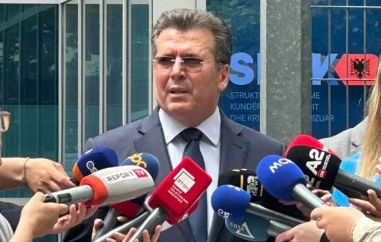 Fatmir Mediu reagon pas seancës në GJKKO: As në vendet diktatoriale ministri nuk pyetet për kalibrat e armëve, jo më në shtetet e NATO-s