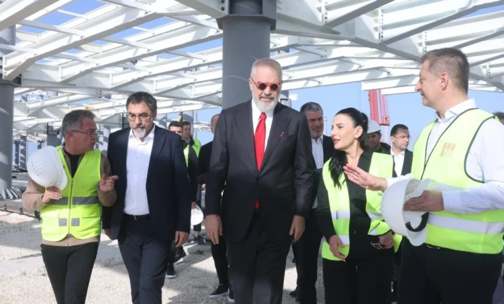 Fotot/ Rama inspekton Qendrën Multifunksionale për Zhvillim Rajonal dhe aeroportin e Vlorës: Shtysë e re për turizmin