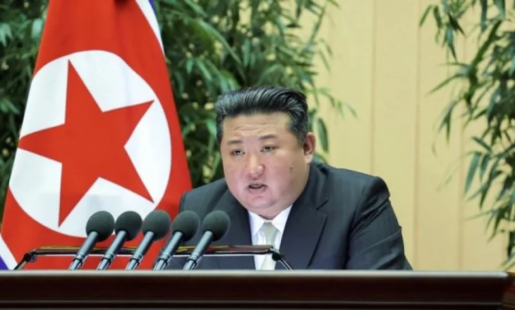 Kim Jong Un kërkon zgjerimin e forcave bërthamore të Koresë së Veriut