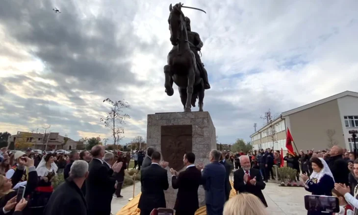 Malësoret e Malit të Zi festojnë Ditën e Pavarësisë me vendosjen e monumentit të Gjergj Kastriotit-Skënderbeut në Tuz