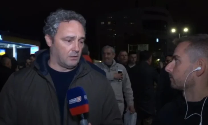 Ndihmoi protestuesin e moshuar që ra përtokë, Bardh Spahia: Për fat të mirë ishte kalimtare! Policia tentoi të na shpërndante me dhunë