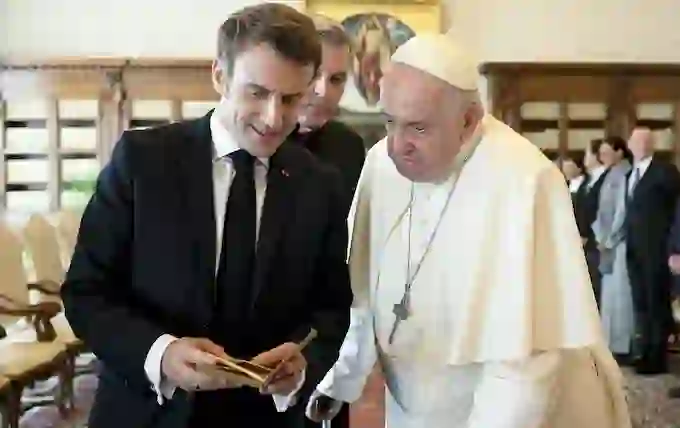 “Notre Damme” rihapet më 7 dhjetor, Papa Françesku refuzon ftesën e Macron