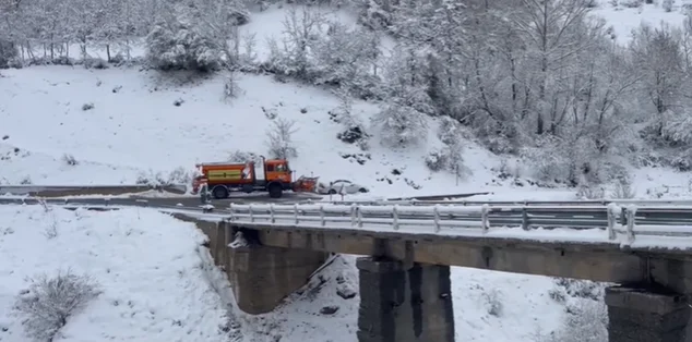 Reshje të dendura dëbore në Tropojë e Kukës, disa fshatra pa energji elektrike