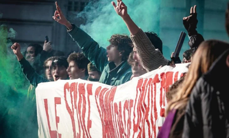 Studentët ndezin sheshet në të gjithë Italinë/ Protesta kundër Melonit: Mjaft para për luftë, financo arsimin!