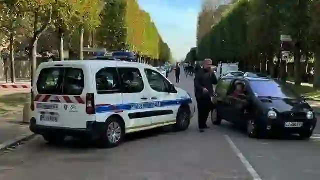 Sulm me sëpatë në një stacion treni në Paris, plagosen 4 persona, dy në gjendje të rëndë