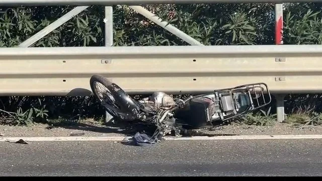 Aksident në autostradën Fier-Lushnje, makina përplas motorin