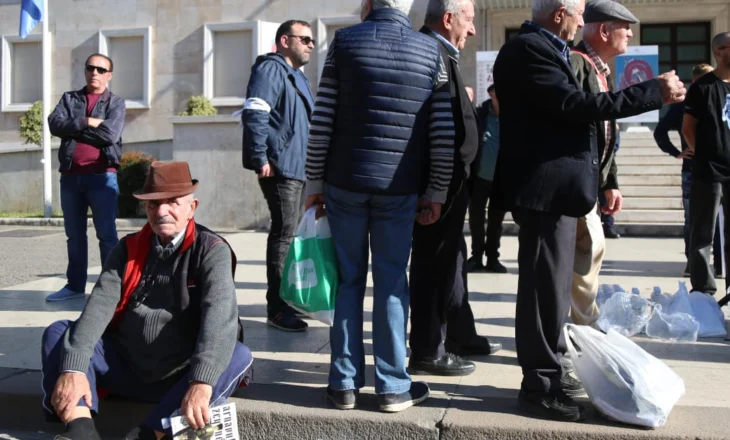 Bonusi i pranverës, mbi 5 mijë lekë shpërblim për pensionistët! Vendimi i qeverisë, ja opsionet që po shqyrtohen