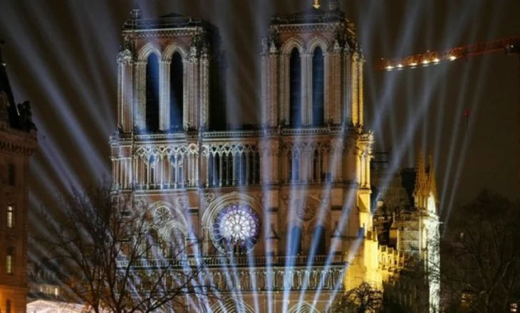 Përgatitjet për ceremoninë e rihapjes së Katedrales Notre Dame