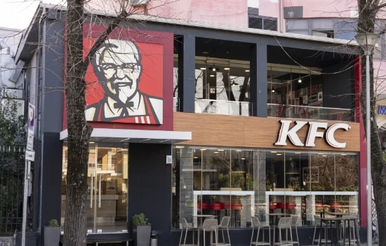 SKANDALI/ Dyqanet “KFC” në Shqipëri kanë shitur mish pule të infektuar me salmonelë