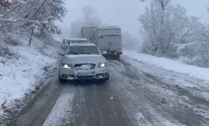 Bllokime nga dëbora në Lezhë, Qafa e Ulzës dhe rruga drejt Kishës së Laçit të pakalueshme