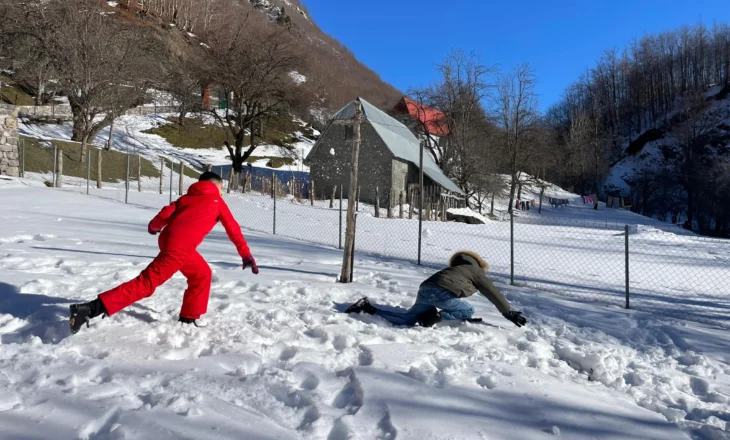 Foto nga Lepusha e Malësisë së Madhe, “perla e Alpeve shqiptare”, ku bota arrin deri në 4 metra lartësi