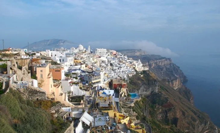 Bizneset në Santorini të shqetësuar për turizmin, ulet numri i prenotimeve