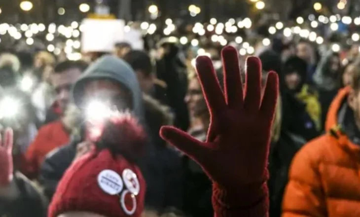 Deputetët gjermanë: Vuçiç duhet të dëgjojë protestuesit!