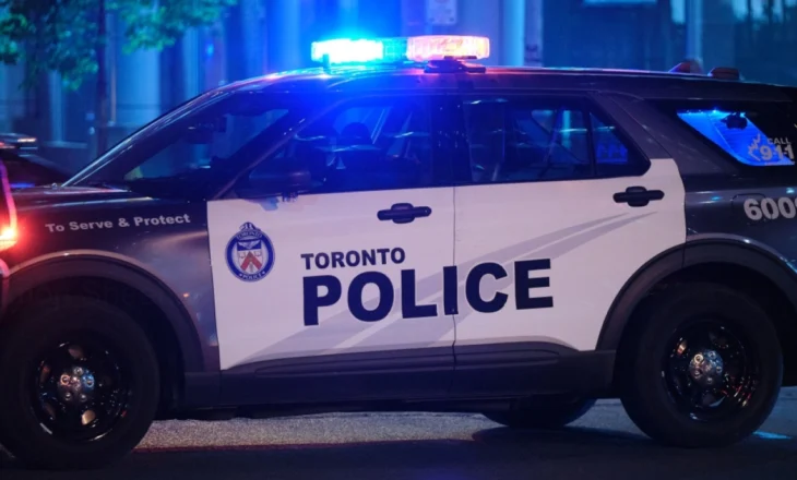 12 të plagosur nga të shtënat me armë zjarri në Toronto, autori në arrati