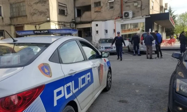 35-vjeçari godet me grusht efektivin e policisë