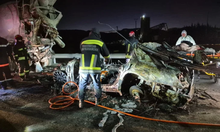 Aksidenti tragjik me 4 viktima! Makina përplaset me betonieren dhe përfshihet nga flakët, digjen brenda mjetit të rinjtë