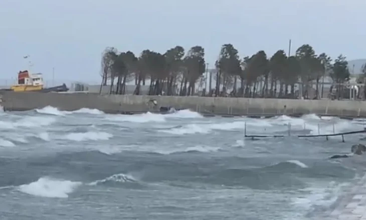 Anulohet linja Vlorë-Brindisi-Vlorë dhe dalja në det e mjeteve të vogla