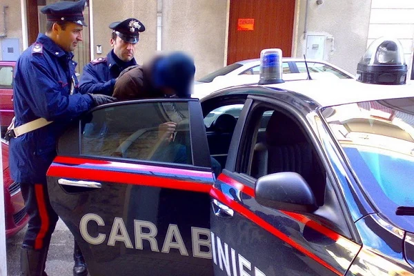 Çmontohet rrjeti i kokainës në Itali, arrestohen dy të rinjtë shqiptarë