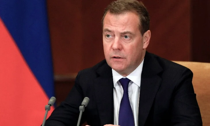 Çudit Medvedev: Rusia dhe Amerika janë në dhomën e ngrënies, Kievi është pjata kryesore