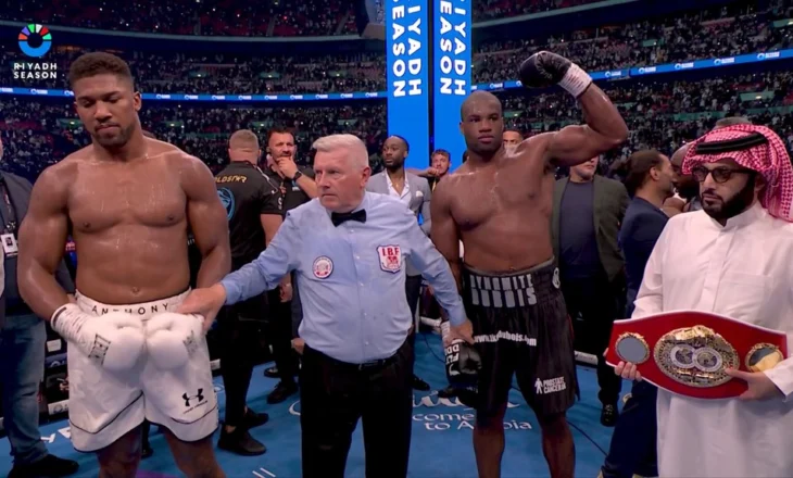 Daniel Dubois shkatërron Anthony Joshua, fiton me KO dhe shpallet kampion bote në peshën e rëndë