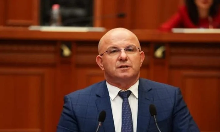 Deputeti i PD: Të premteve besimtarët myslimanë të kenë 2 orë pushim të paguar, me qëllim faljen në xhami