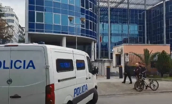 Erion Veliaj mbërrin në Apelin e GJKKO, policia merr masa para zhvillimit të seancës