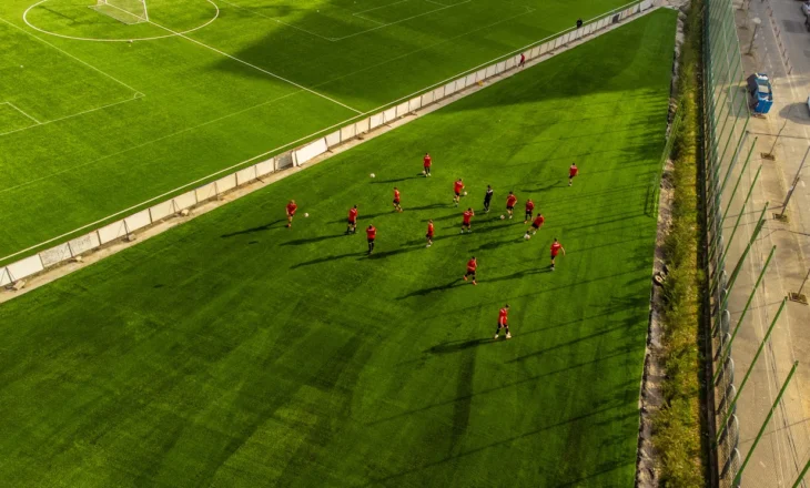 FSHF përfundon mini-fushën e re me bar artificial në “Shtëpinë e Futbollit”