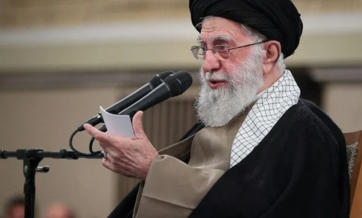 Khamenei drejtuar SHBA-së: Do të marrin një goditje të fortë nëse dëmtojnë Iranin