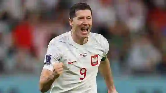 Lewandowski shënoi golin e fitores dhe u largua i dëmtuar, alarmohet Barcelona