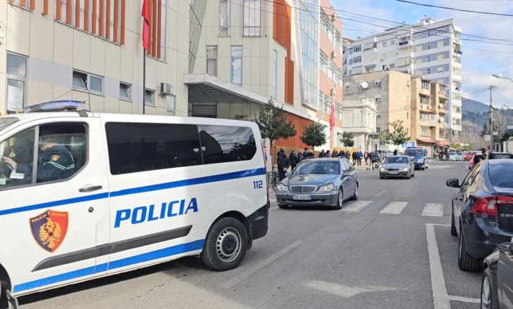 “Më vodhi Range Rover-in”, 52-vjeçari denoncon vëllanë, prangoset autori! U kap nga policia duke qarkulluar nëpër qytet me makinën e vjedhur!