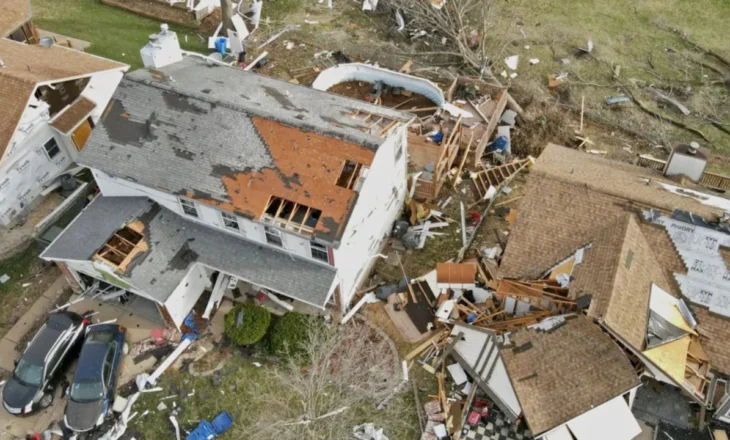 Moti i keq bën kërdinë në SHBA/ Tornadot, zjarret dhe stuhitë e erës shkatërrojnë çdo gjë! Të paktën 40 të vdekur