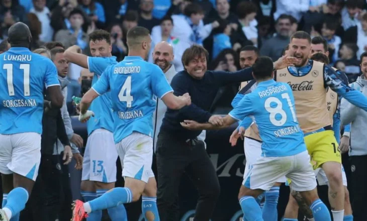 Napoli triumfon ndaj Fiorentinës, mbetet 1 pikë larg Interit kryesues