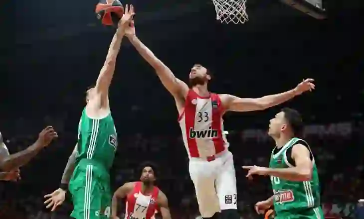 Olympiacos fiton derbin me Panathinaikos e kualifikohet, triumfojnë edhe Real e Barça