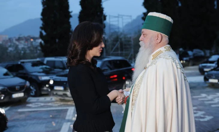 Pjesë e iftarit të organizuar nga Kryegjyshi Botëror i Bektashinjve, Baba Mondi surprizon Spiropalin për ditëlindje