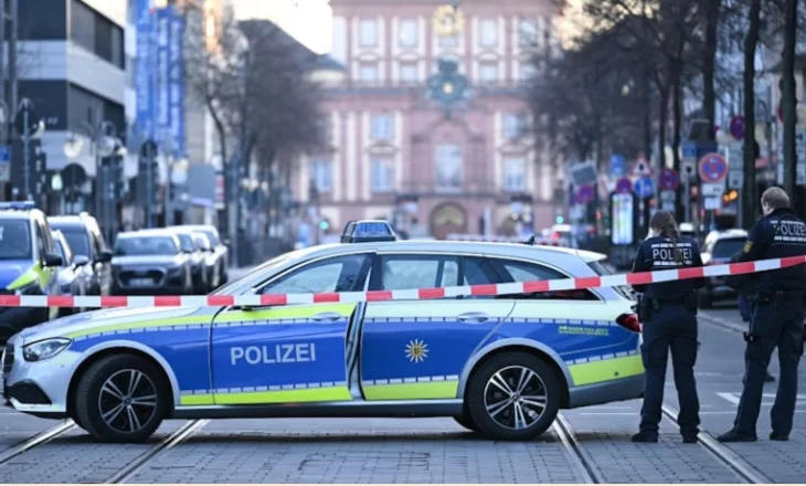 Policia gjermane thotë se makinat e reja elektrike po i lënë në mes të rrugës