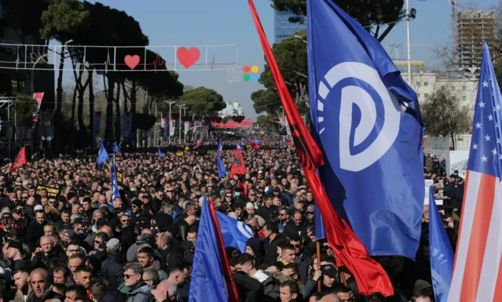 Protesta e opozitës, policia “blindon” Tiranën, 800 efektivë në terren