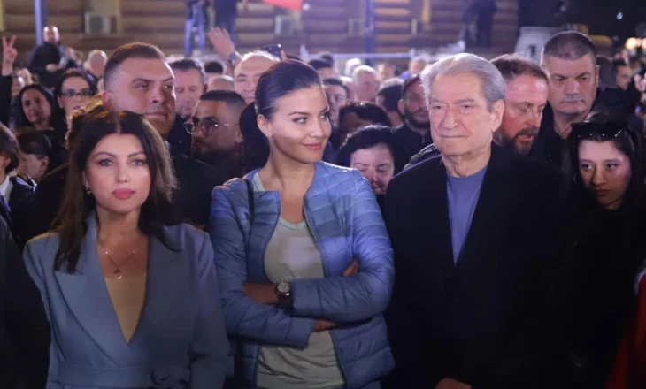 Protesta kundër mbylljes së TikTok, Floriana Garo: Problemi është kjo qeveri që i shtrydh dhe i dhunon qytetarët çdo ditë! Demokratët dhe rinia do ta ngrenë zërin