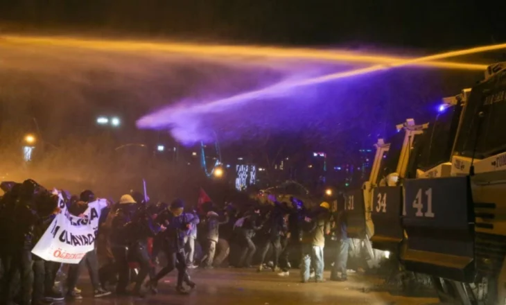 Protesta në Turqi për arrestimin e kryebashkiakut të Stambollit, policia arreston mbi 300 përsona