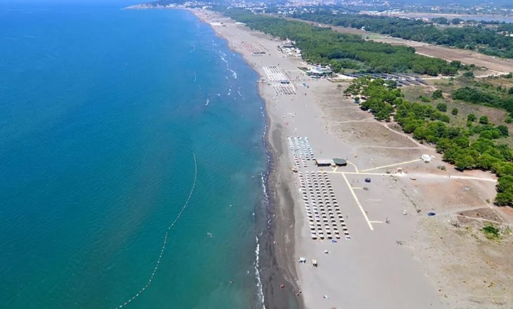 Protestë kundër tenderit për plazhet: Ulqini nuk është në shitje!