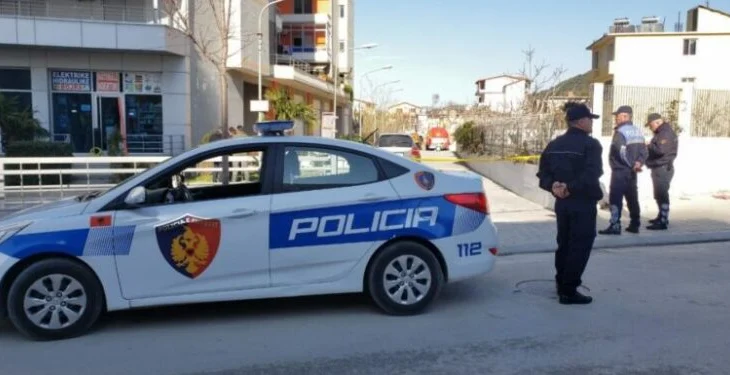 Sherr në Portin e Vlorës, dy persona godasin efektivin e policisë kufitare