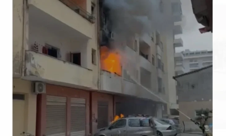 Shpërthejnë bombolat e gazit në një apartament në Vlorë, shërbimi zjarrfikës në luftë me flakët