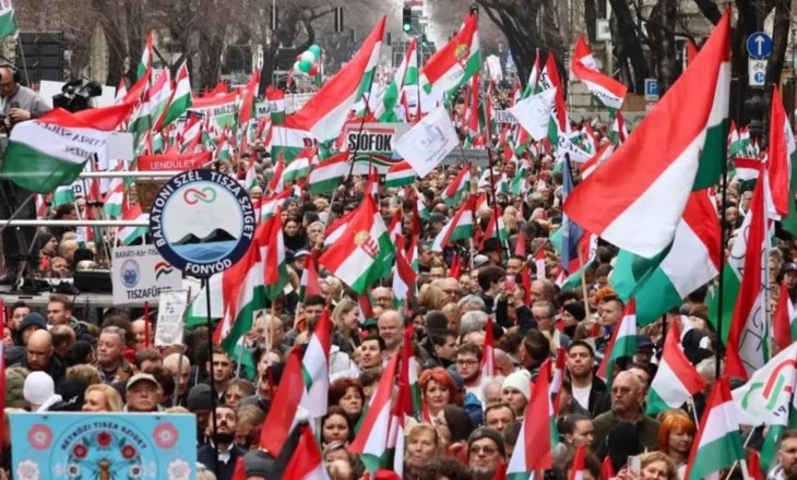 Shpërthejnë protestat edhe nëBudapest, Orban kërcënon gazetarët