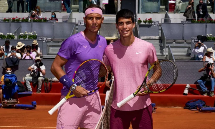 Sinner dhe Alcaraz fitojnë sfidat eliminatore, gjysmëfinale ëndrrash me Nadal e Djokovic në “Six Kings Slam”