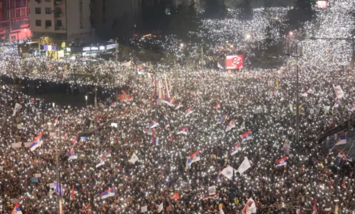 Studentë dhe qytetarë, 107 mijë pjesëmarrës në protestat në Serbi! Studentët: Nuk tërhiqemi