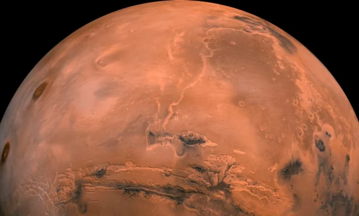 Studimi i ri tregon pse planeti Mars ka ngjyrë të kuqe