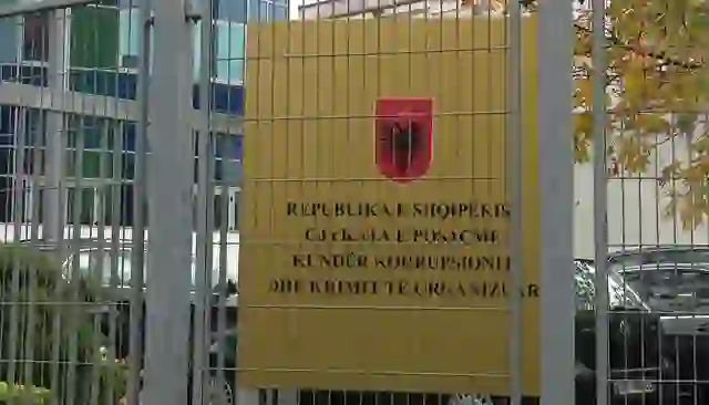 Vjedhjet në Bashkinë e Tiranës/ GJKKO kalon për gjykim fraksionin e dytë të “5D”, të pandehurit ‘pranojnë’ akuzat