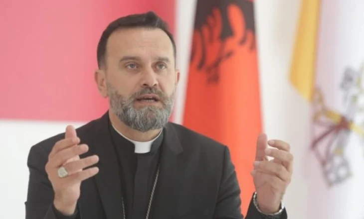 Dom Gjergj Meta u uron besimtarëve Festën e Pashkëve: Mundemi dhe duhet të ndryshojmë realitetin tonë
