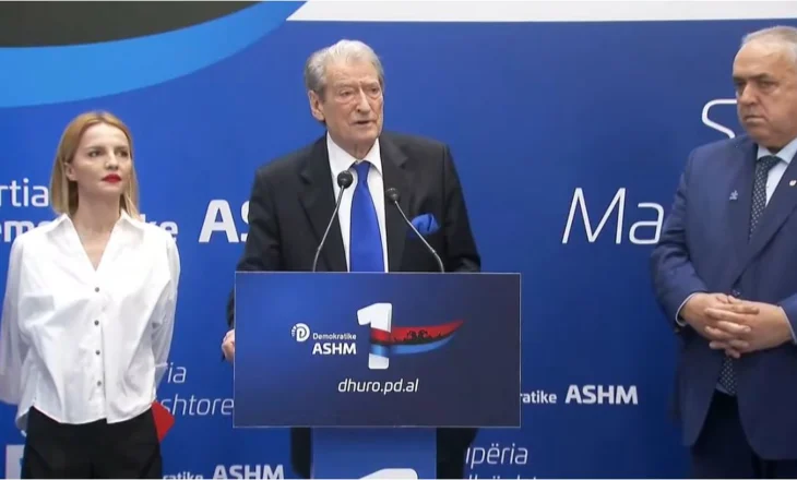 “Flet nga mëngjesi në darkë në jerm”/ Berisha ironizon Ramën: Ka ndjerë fundin, programi i tij kënetë dhe tallava