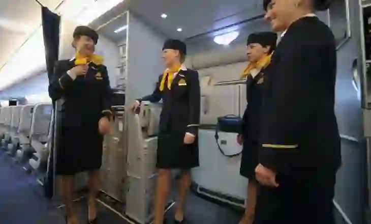 Gjuha sekrete e stjuardese që përdorin në avion