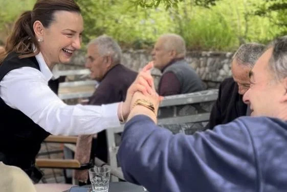 “Legalizimi nuk është lëmoshë- është e drejtë”, Jup takon qytetarët në njësinë 12 në Tiranë dhe thumbon socialistët